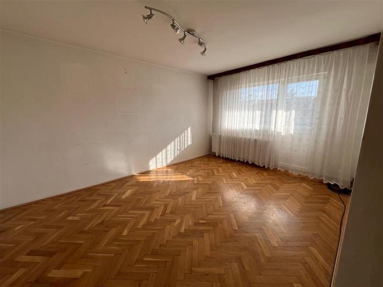 Apartament cu 4 camere decomandat în 1848