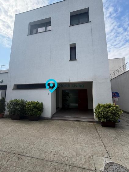 Duplex cu 6 camere cu Canalizare în Central