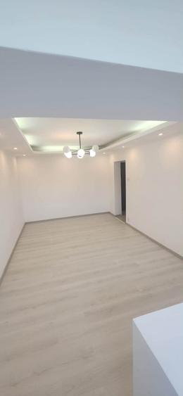 Apartament cu 3 camere decomandat în Lujerului
