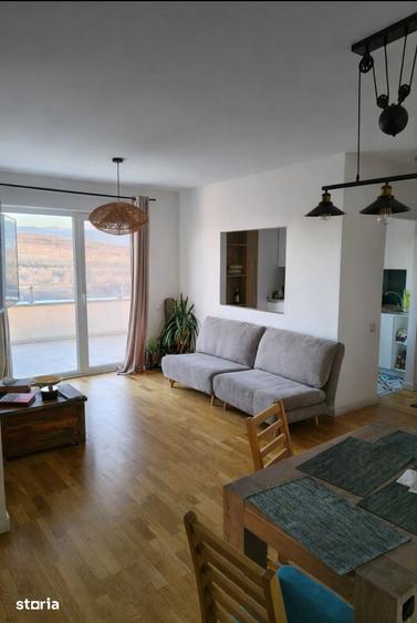 Apartament cu 3 camere semidecomandat în Sopor