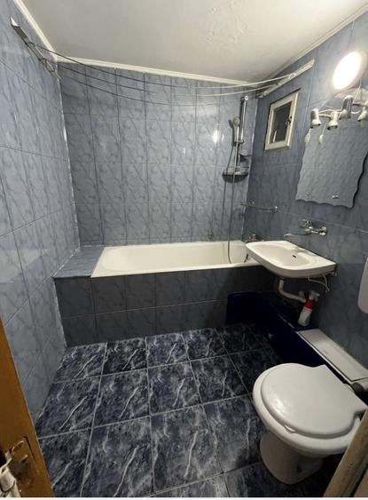 Apartament cu 4 camere decomandat în Rahova