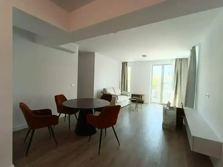 Apartament cu 3 camere semidecomandat în Armeneasca