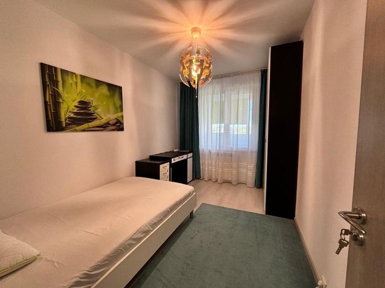 Apartament cu 4 camere semidecomandat în Dristor