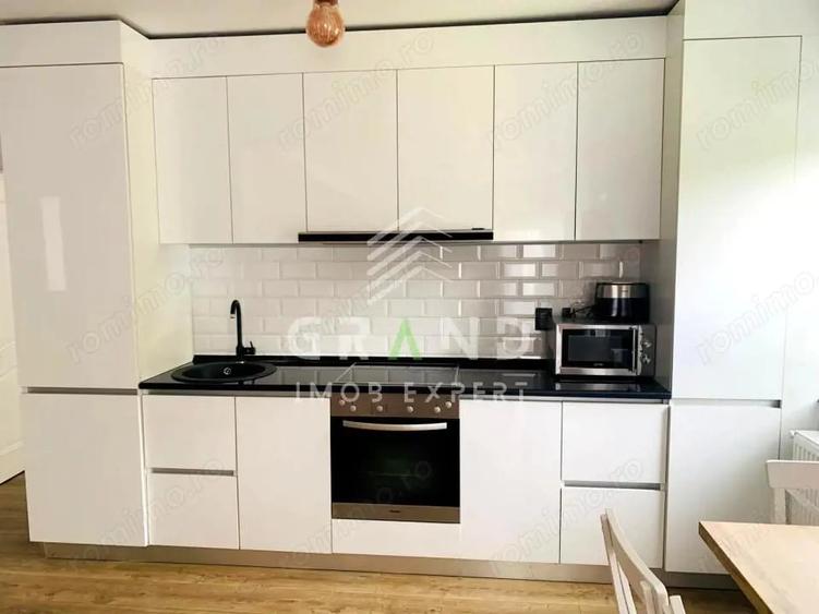 Apartament cu 3 camere semidecomandat în Grigorescu