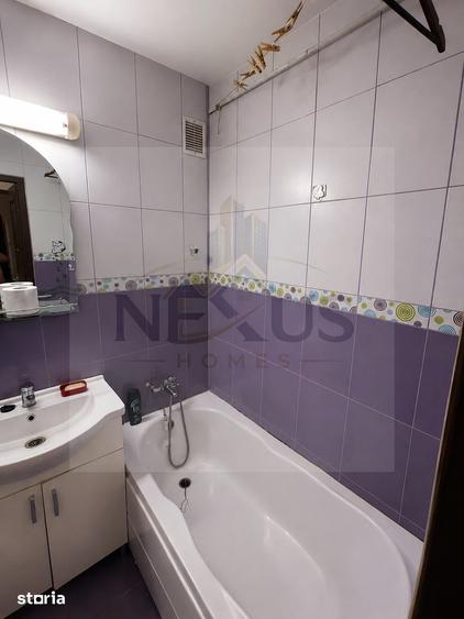 Apartament cu 3 camere semidecomandat în Giurgiului
