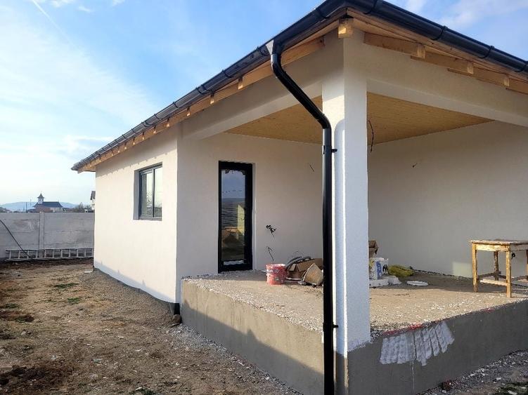 Casă cu 4 camere în Șimian