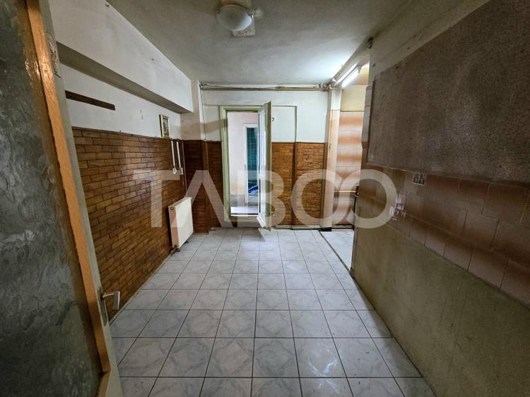 Apartament decomandat 4 camere 4 balcoane 2 bai etaj 1 Central Sibiu - 3
