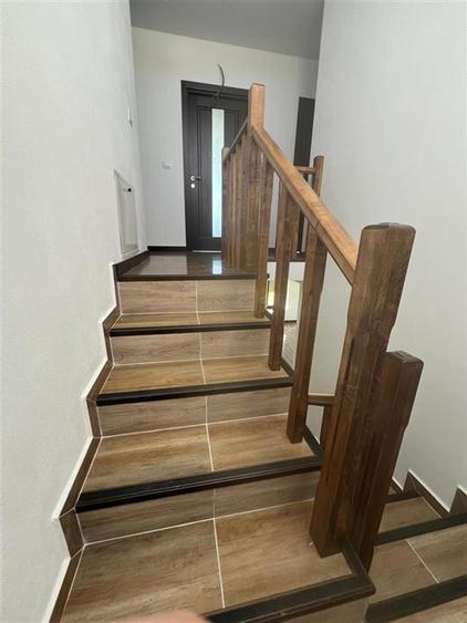Casă individuală cu 5 camere cu Canalizare în Central