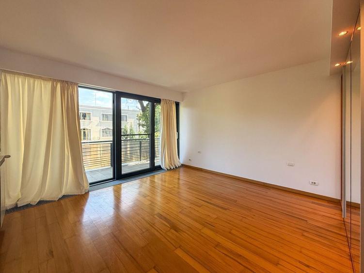 Apartament cu 3 camere semidecomandat, mobilat în Primăverii