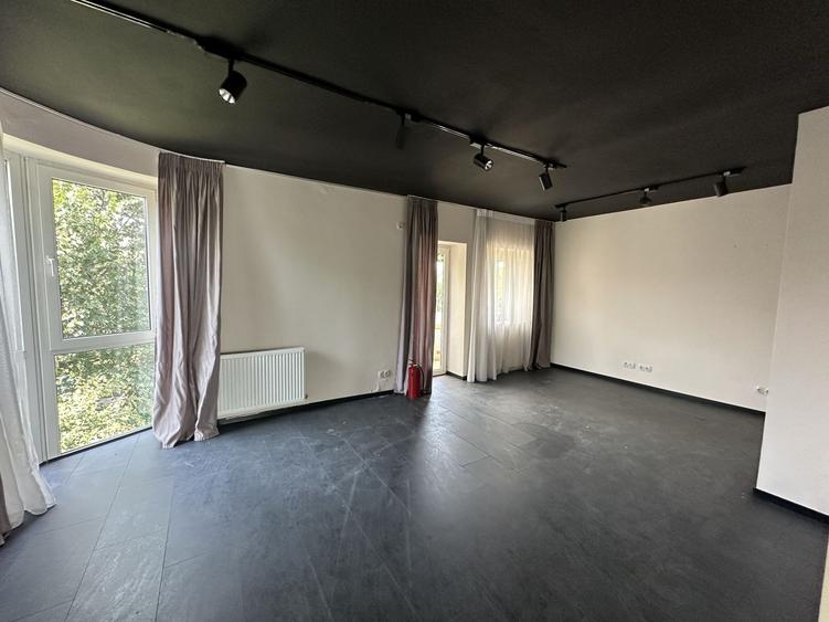 Spațiu comercial, de 300 mp, în Nord