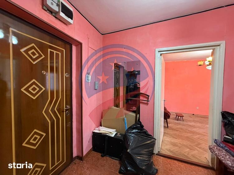 Apartament cu 3 camere decomandat în Valea Rosie