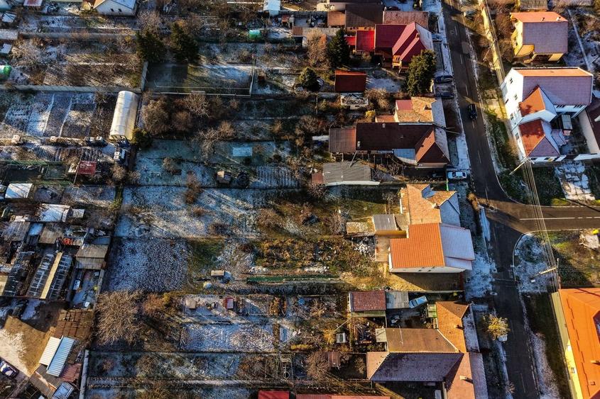 Casă individuală cu 4 camere cu Canalizare în Aradul Nou