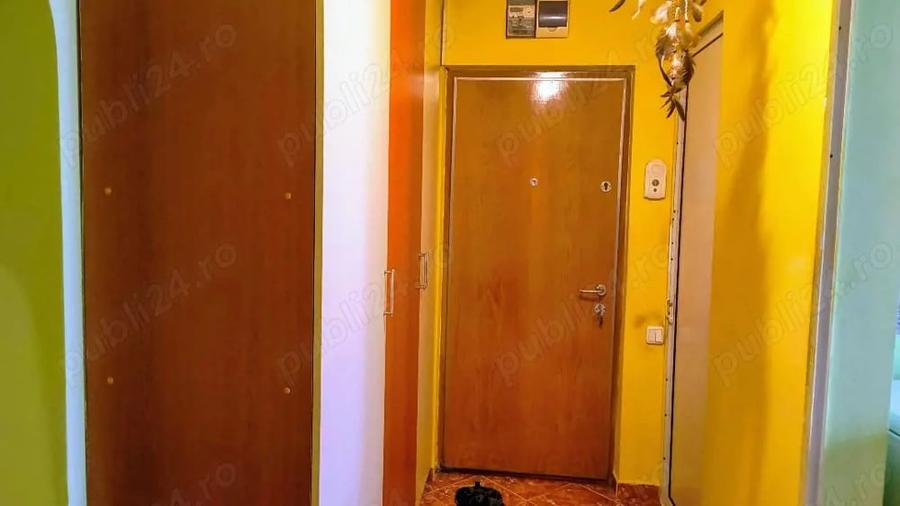 Apartament cu 3 camere decomandat în Berceni