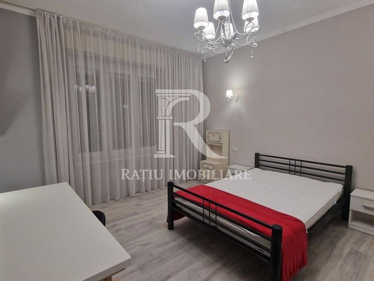 Apartament cu 3 camere decomandat, mobilat în Central