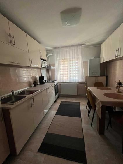 Apartament cu 3 camere decomandat în Brazda lui Novac
