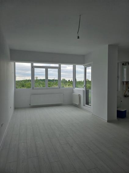 Apartament cu 3 camere semidecomandat în Exterior Est