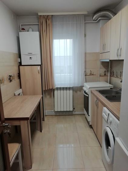 Apartament cu 2 camere semidecomandat în Policlinica