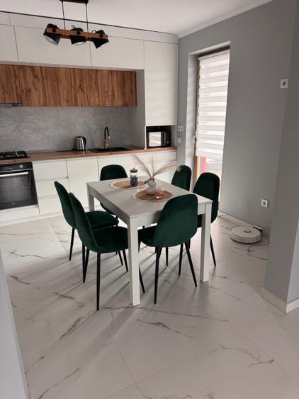 Apartament cu 2 camere decomandat în Livezeni