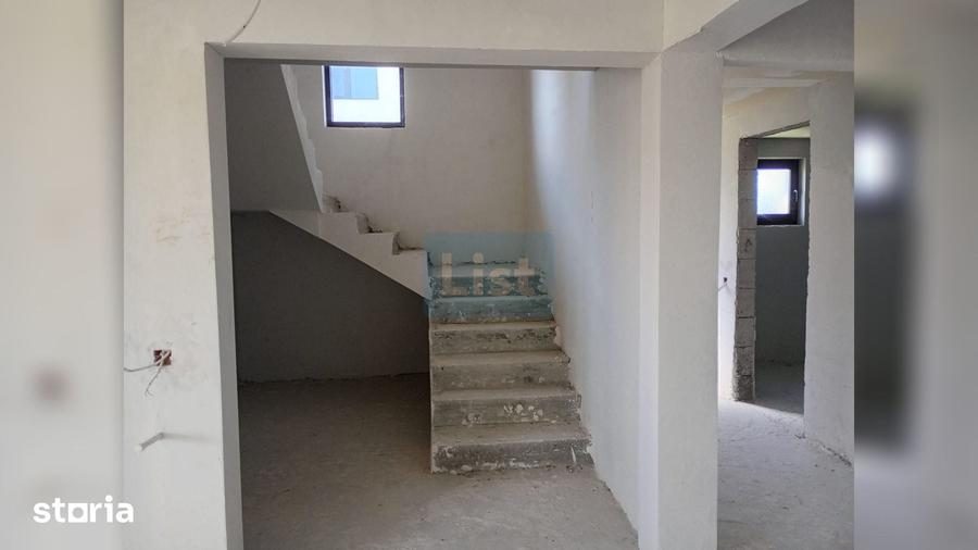 Casă cu 7 camere cu Teren 1004 Mp în Braniștea