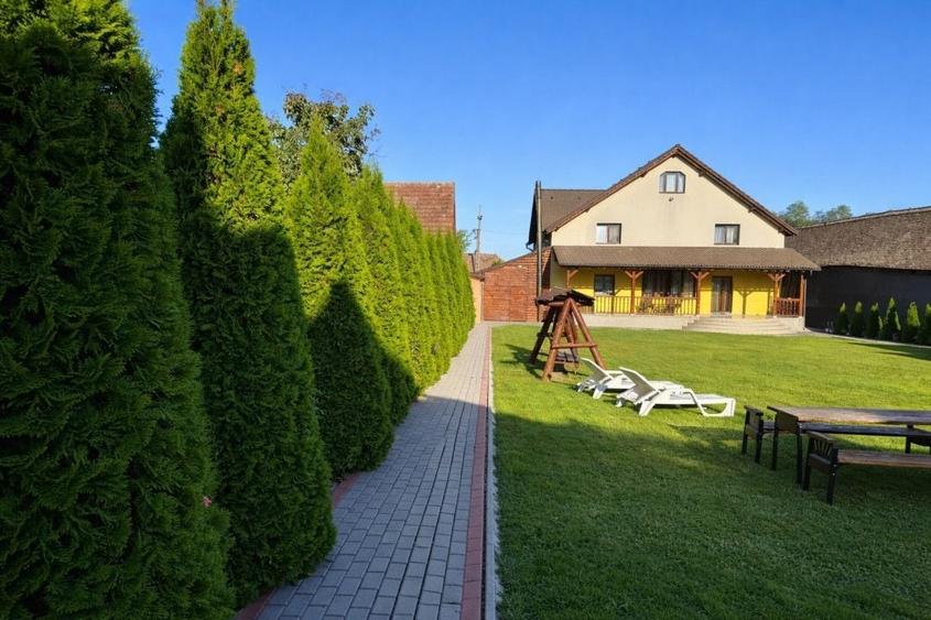 Casă individuală cu 8 camere cu Canalizare în Central