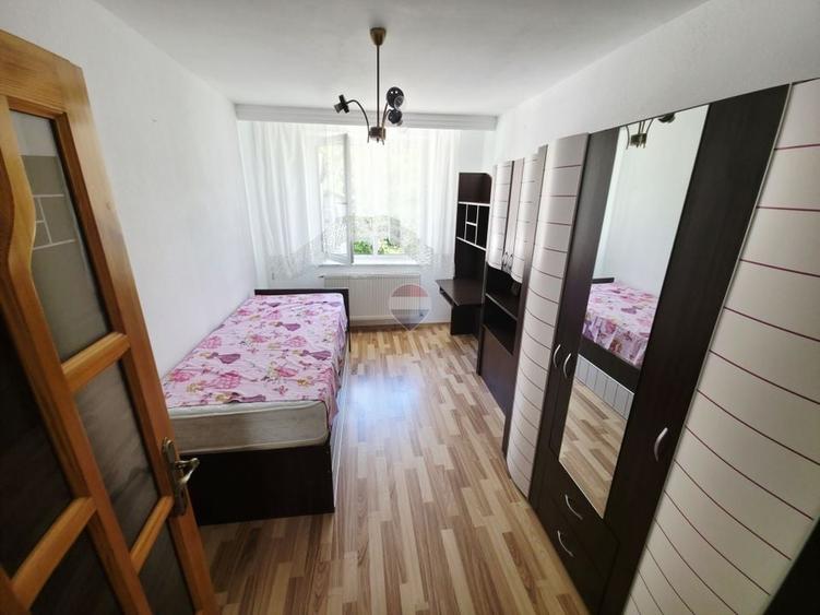 Apartament cu 3 camere decomandat, mobilat în Dărmănești