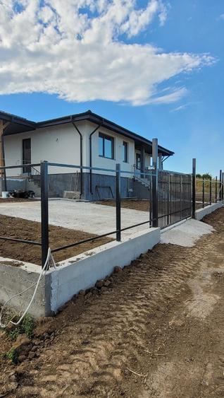 Casă cu 2 camere cu Teren 650 Mp în Chicerea