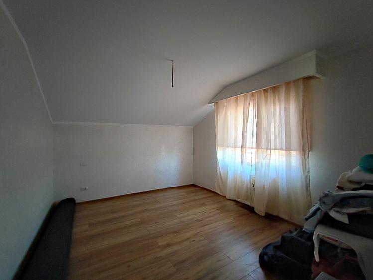 Casă cu 5 camere cu Canalizare în Valu lui Traian