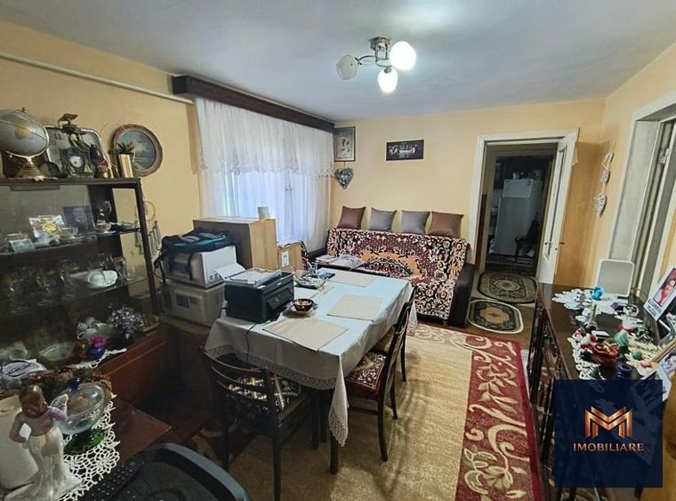 Apartament cu 3 camere semidecomandat, mobilat în Central