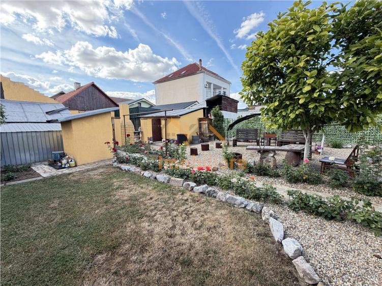 Casă cu 4 camere cu Teren 471 Mp în Iosia