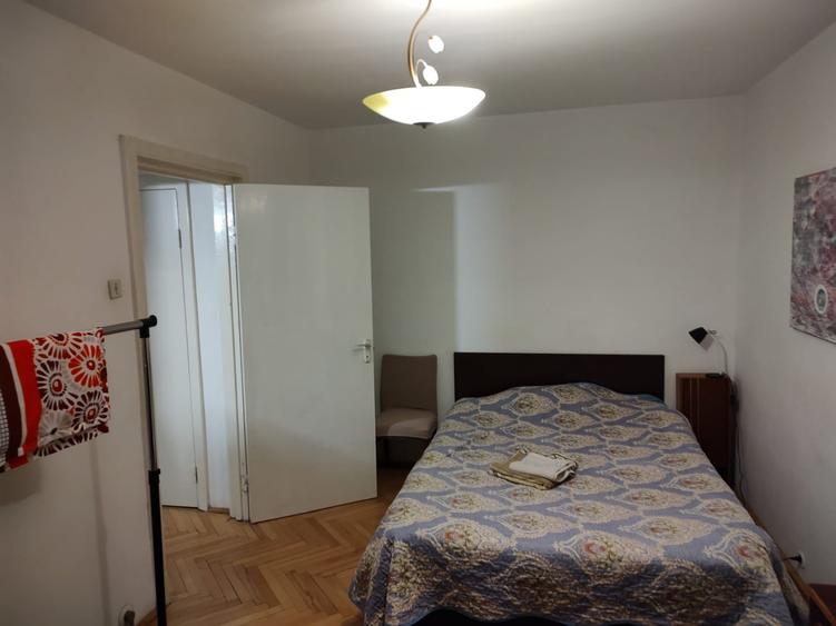 Apartament cu 3 camere semidecomandat, mobilat în Tătărași