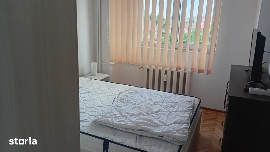 Apartament cu 3 camere decomandat în Intim