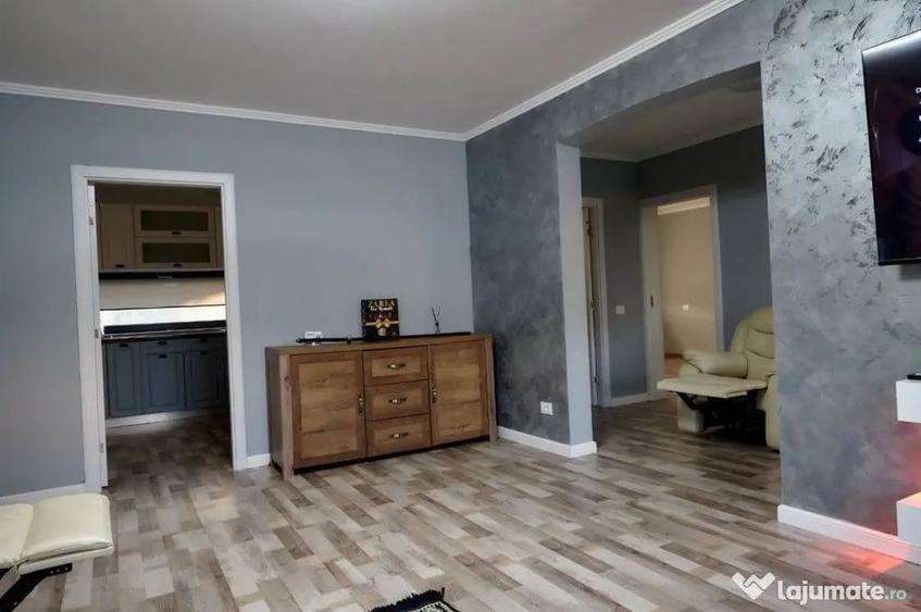 Casă cu 5 camere cu Teren 250 Mp în Central
