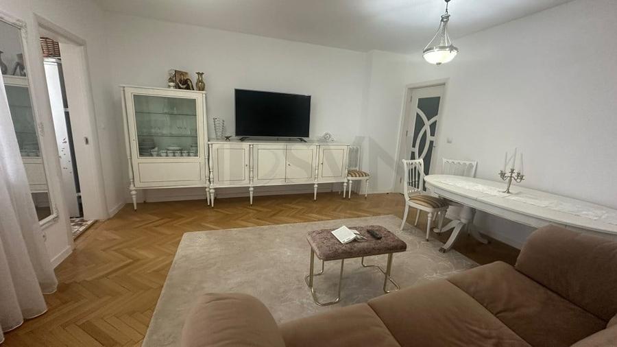 Apartament cu 3 camere semidecomandat în Cișmigiu