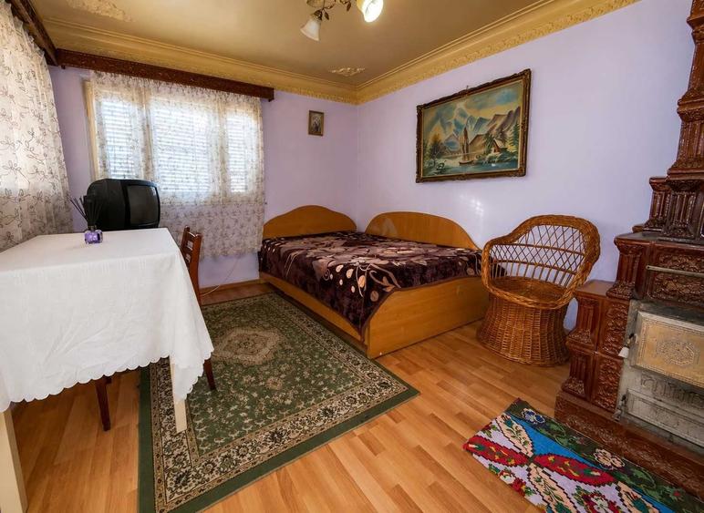 Casă cu 4 camere în Poienarii-Rali
