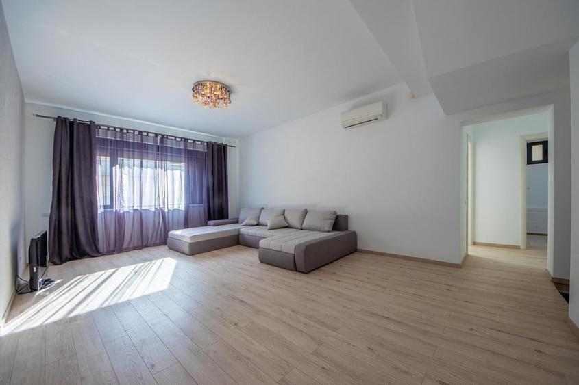 Apartament cu 5 camere în Banu Manta