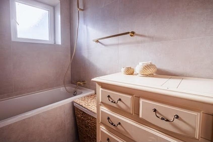 Apartament cu 3 camere decomandat în Herăstrău
