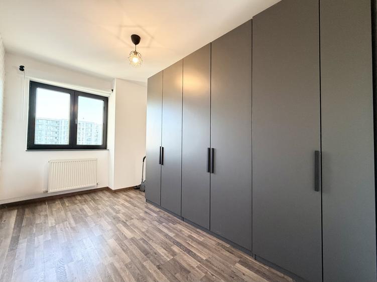 Apartament cu 3 camere semidecomandat, mobilat în Băneasa