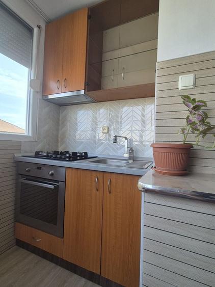 Apartament cu 3 camere decomandat în Exterior Vest