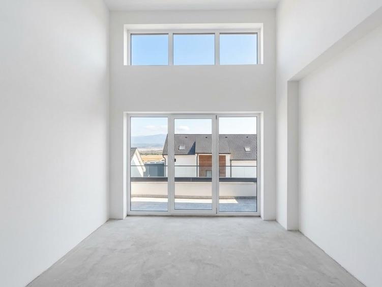 Apartament cu 4 camere decomandat în Aeroport