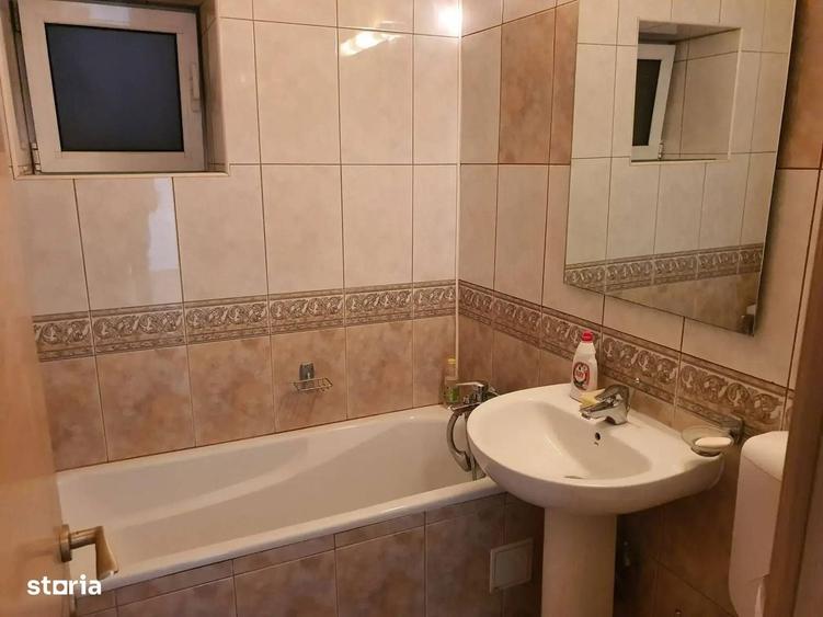 Apartament cu 4 camere semidecomandat în Unirii