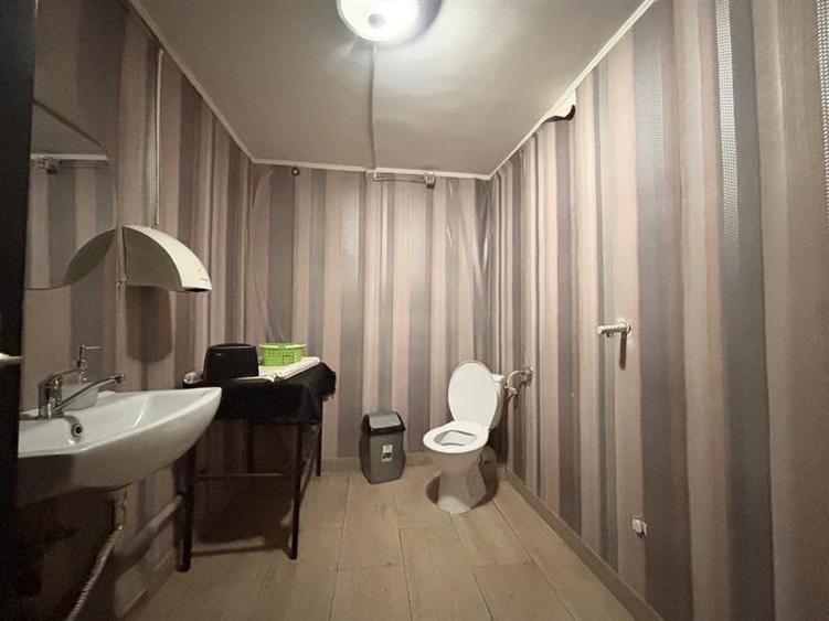 Spațiu comercial, de 200 mp, în Decebal