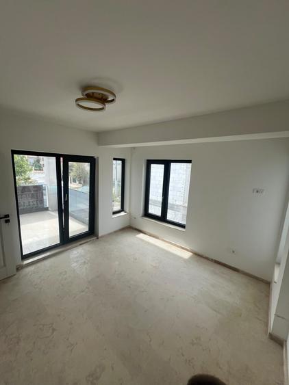 Casă cu 4 camere cu Teren 372 Mp în Agigea