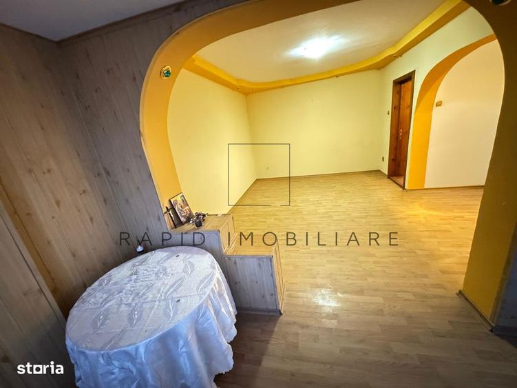 Apartament cu 3 camere decomandat în Micro 13