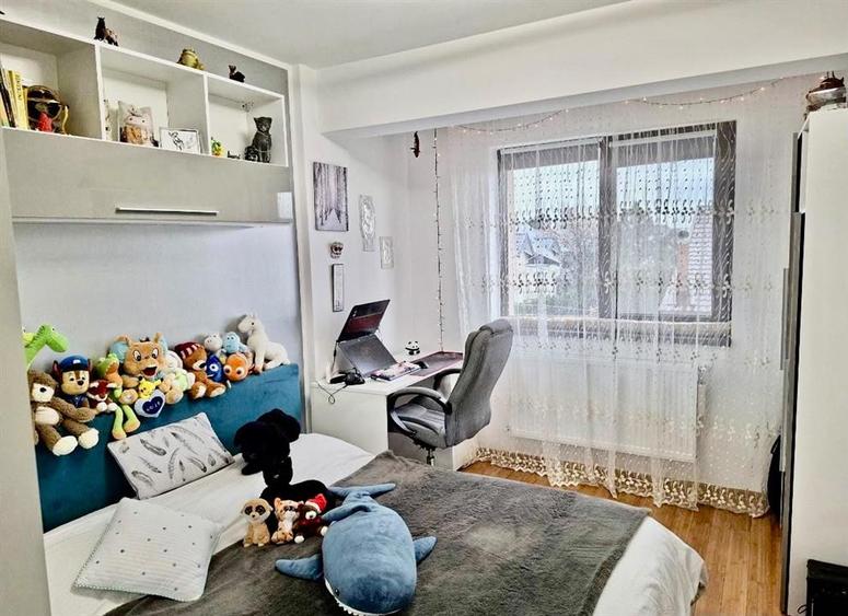 Apartament cu 3 camere decomandat în Cug