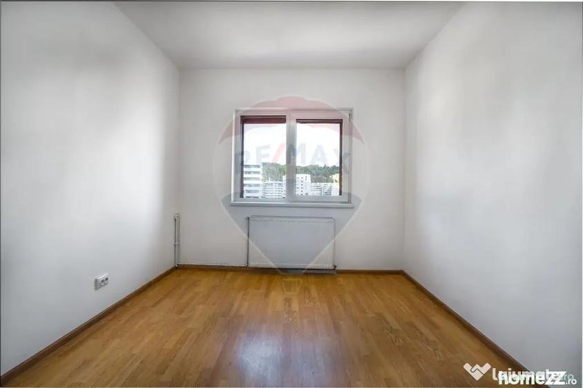 Apartament cu 4 camere decomandat în Răcădău