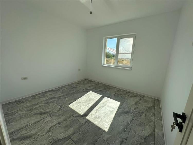 Casă individuală cu 3 camere cu Teren 265 Mp în Exterior Vest