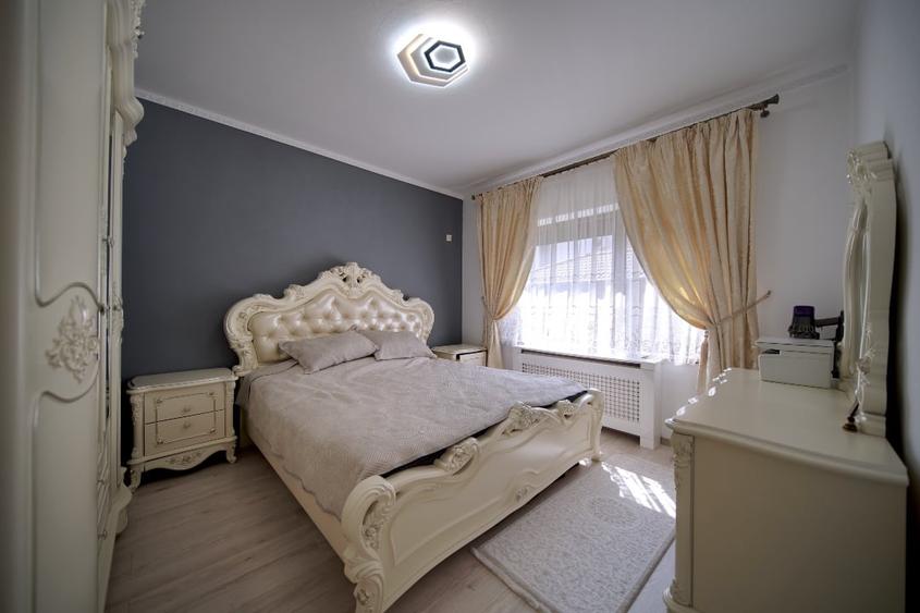 Proprietar vând apartament deosebit cu 170m2 curte privata, terasa,3 cam ,2 bai - 7