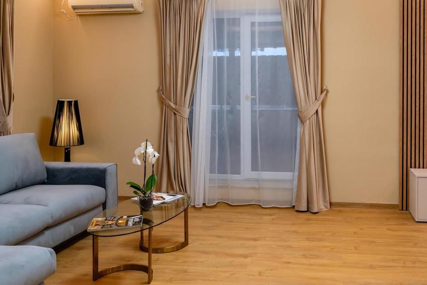 Apartament cu 3 camere semidecomandat în Herăstrău
