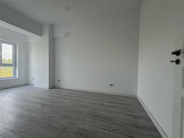Apartament cu 2 camere semidecomandat în Aeroport
