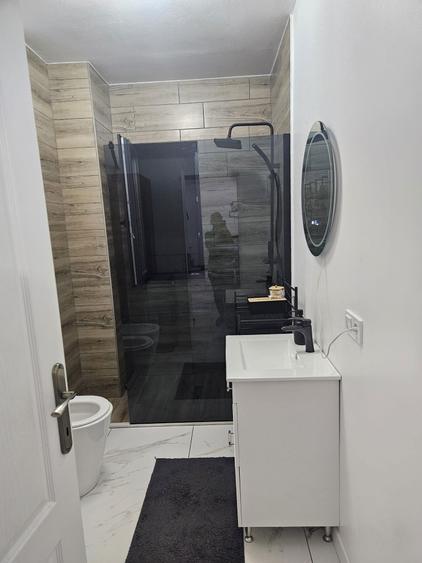 Apartament cu 2 camere decomandat în Crișeni
